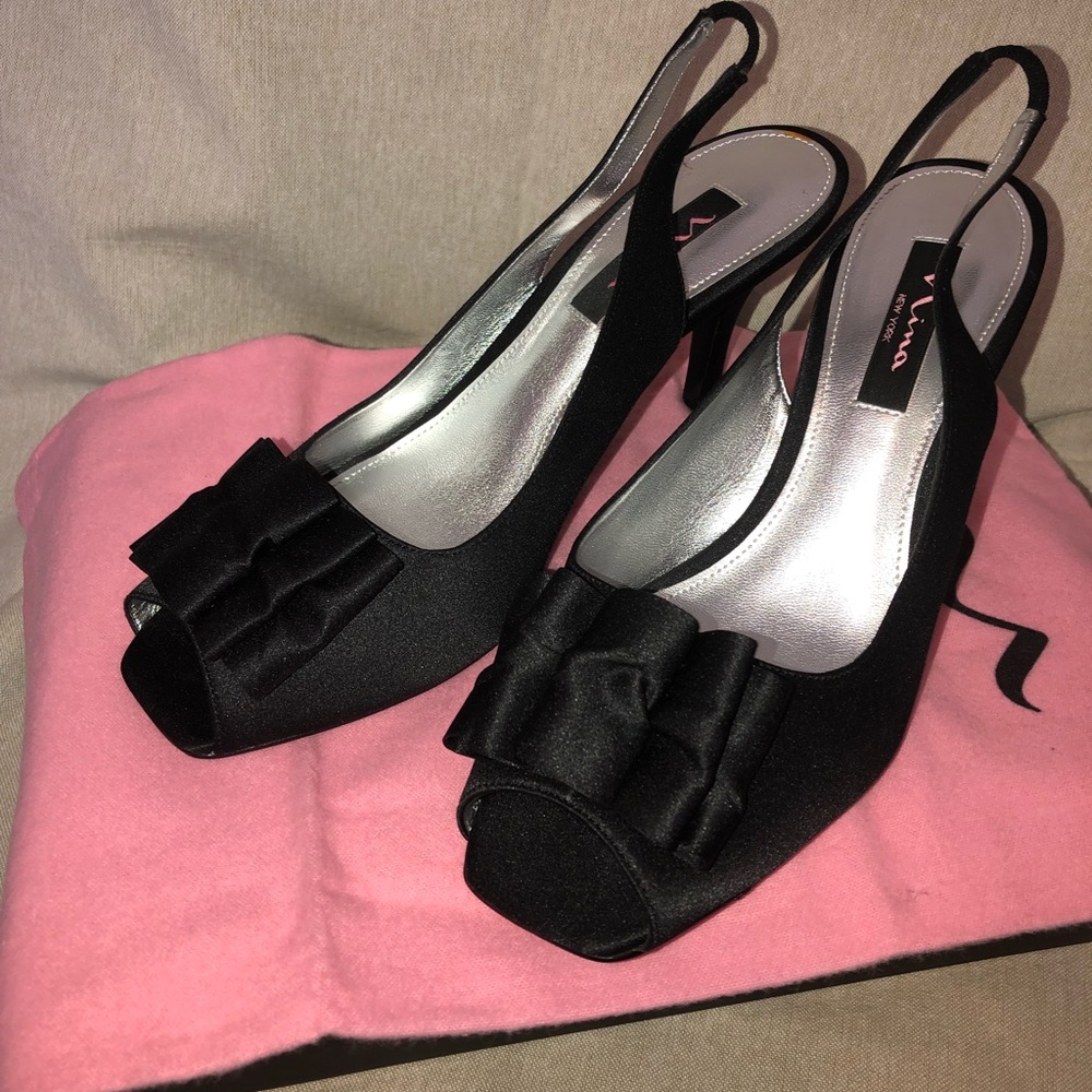 Nina’s women elegant satin sandals sz 9.5